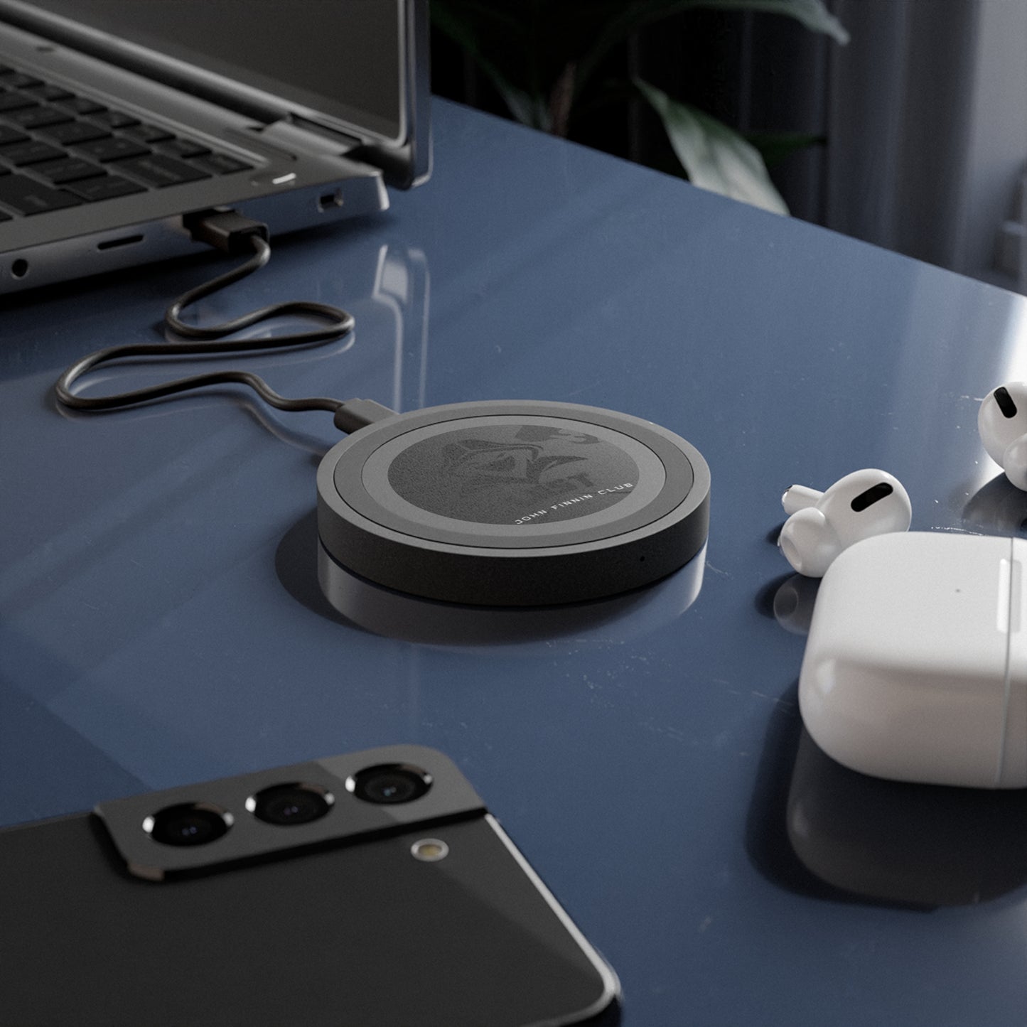 Lost Club Wireless Charging Pad - Sleek Black Design for Tech Lovers