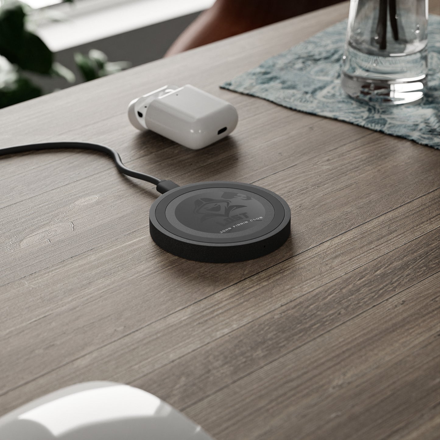 Lost Club Wireless Charging Pad - Sleek Black Design for Tech Lovers